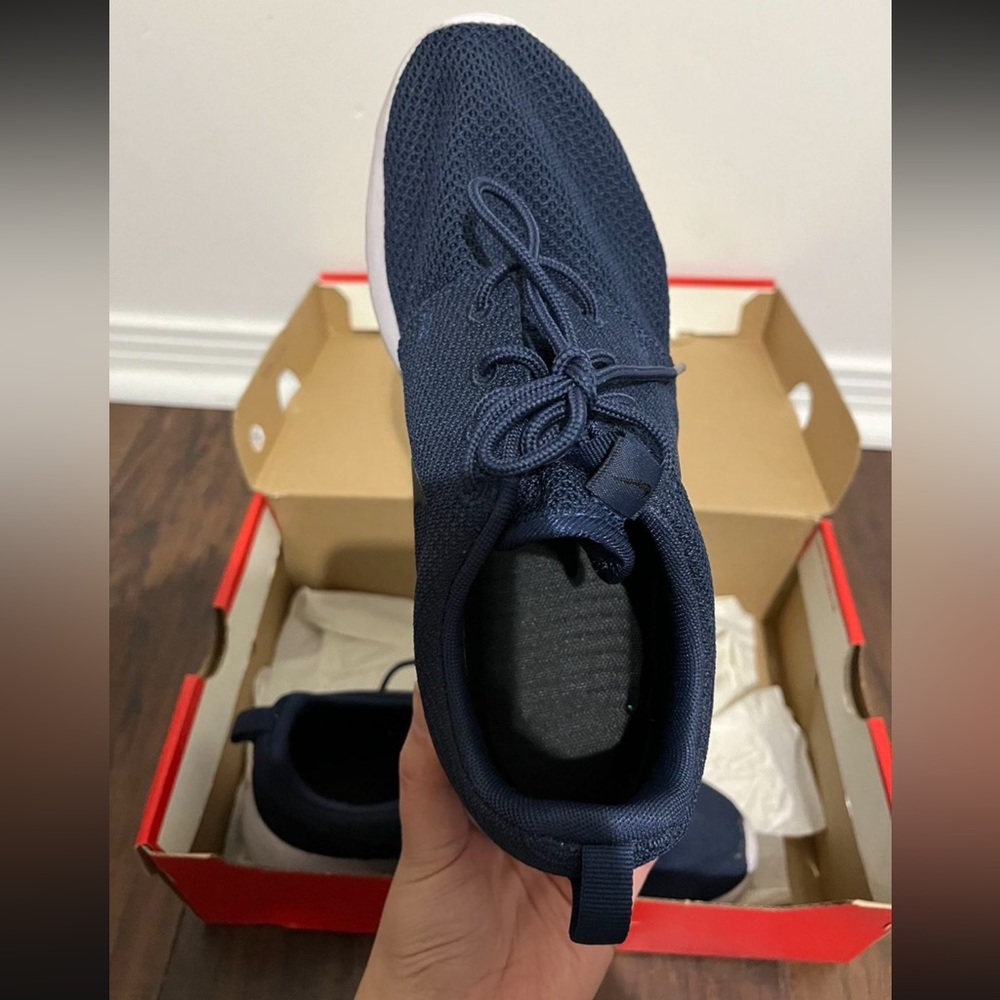 Nike - Picture 3 of 4